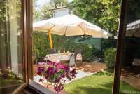 Bildet viser terrassen til ferieleiligheten Marco i Buganvilla ved havet.