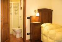 Bildet viser et soverom med to enkeltsenger i feriehuset Villa Verde.