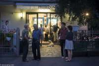 Bildet viser isbar i sentrum av landsbyen Calci ved Villa Vista.