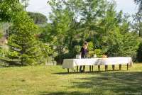 Bildet viser hage utenfor historisk feriehus midt mellom Pisa og Firenze, i hjertet av Toscana.