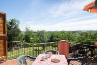 Foto fra terrassen til ferieleiligheten Vinsanto. Utsikt til landskapet i Chianti.