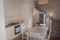 Bildet viser kjøkken i feriebolig på feriebosted med frokostservering, nært Pisa.