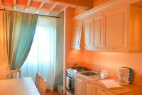 Bildet viser kjøkken i ferieleilighet ved Pisa i Toscana.