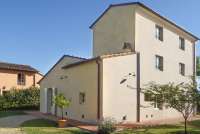 Bildet viser feriehus nært Pisa i Italia.