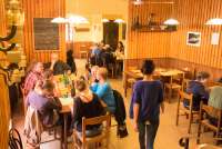 Fra Trattoria di Montemagno, en av de to restaurantene i landsbyen.  Bilde fra Trattoria di Montemagno som er kjent for god italiensk mat. Den andre restauranten tilbyr vegetar- og veganmat.