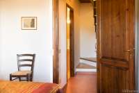 Fra soverommet i underetasjen. Bilde fra soverommet nede til gang og trapp opp.  til oppholdsrom med kjøkken