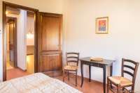 Fra soverommet oppe til gang og trapp ned til oppholdsrommet.  Bilde fra soverommet oppe til gang og trapp ned til oppholdsrommet.