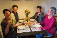 En av vennegjengene som stadig vender tilbake til Casetta Livia. En glad vennegjeng som ofte leier feriehuset Casetta Livia. Ferie og reise til Toscana sammen. Bilde.