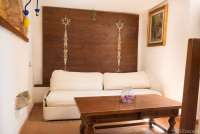 Bildet viser stue med sovesofa i ferieboligen Casa Rosa i Toscana.