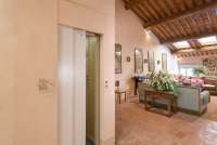 Bildet viser heisen i feriehuset Palazzo Pietro. Huset ligger i Toscana, mellom Pisa og Firenze.