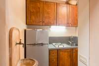 Bildet viser det ekstra kjøkkenet i feriehuset Palazzo Pietro. Huset ligger i Toscana, mellom Pisa og Firenze.