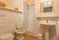 Bildet viser ett av badene i feriehuset Palazzo Pietro. Huset ligger i Toscana, mellom Pisa og Firenze.