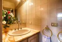 Bildet viser baderom i ferieboligen Maria Rosa ved Pisa i Italia.