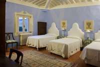 Bildet viser trippelrom i villa i landsby i Toscana.