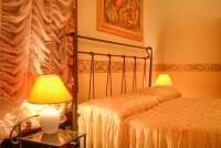 Bildet viser soverom i ferieleilighet på familievennlig eiendom ved landsby i Toscana.