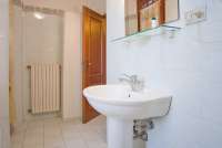 Bildet viser bad i ferieleilighet i landsby i Toscana.