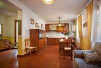 Bildet viser kjøkken i ferieleilighet nært Pisa i Italia.