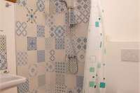 Bildet viser bad i feriebolig på agriturismo ved Pisa.