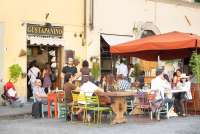 Bildet viser restaurant med uteservering i Firenze.