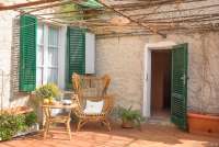 Bildet viser terrasse i feriehus ved Pisa i Italia.