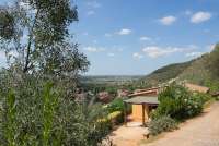 Bildet viser feriehuset Villa Vista ved landsby i Toscana.