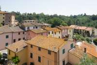 Bildet viser landsby i Toscana.