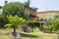 Bildet viser feriehus med restaurant ved Pisa i Italia.