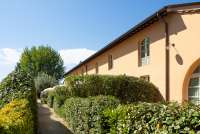 Bildet viser hus med ferieleiligheter nært Pisa og Lucca i Toscana.