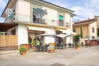 Bildet viser bar i landsby mellom Pisa og Firenze i Italia.