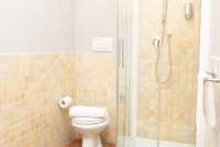 Bildet viser bad på gårdshotell på vingård i Toscana.