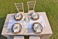 Bildet viser oppdekket bord for feriegjester på gård i Toscana.