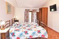 Bildet viser soverom på vingård ved Pisa i Toscana.