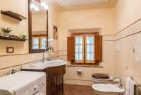 Bildet viser bad i feriebolig i Toscana.