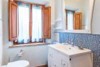 Bildet viser bad i ferieleilighet mellom Pisa og Firenze.